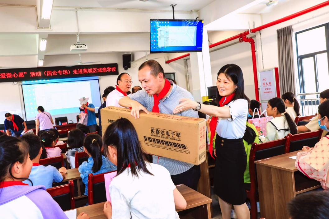 点亮“微心愿”！他们把爱转达到了这所校园……